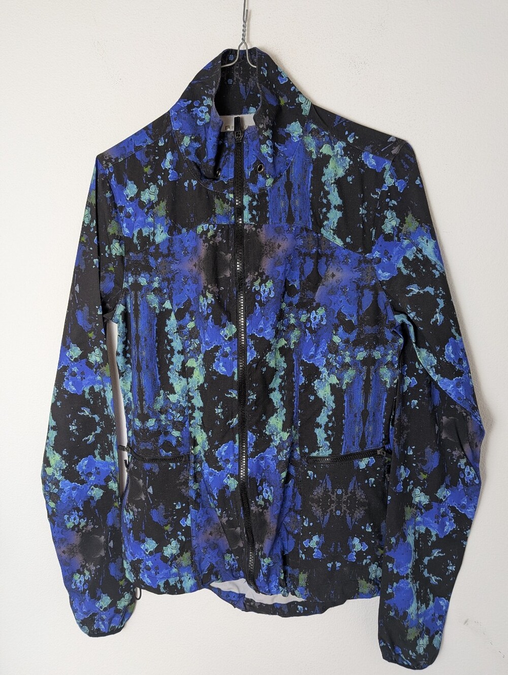 Fabletics Windbreaker colorful Blue Floral water resistant womans Sz XS Running